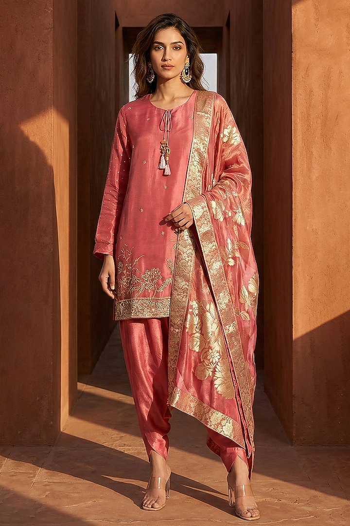 Pink Banarasi Kurta Set by Basanti - Kapde aur Koffee at Pernia's Pop Up Shop