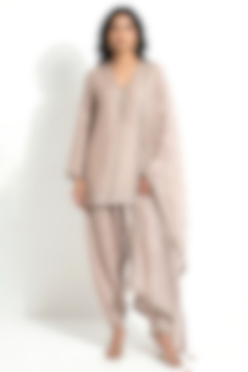 Beige Chanderi Kurta Set by Basanti - Kapde aur Koffee at Pernia's Pop Up Shop