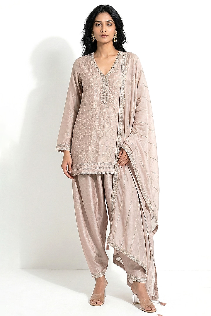 Beige Chanderi Kurta Set by Basanti - Kapde aur Koffee at Pernia's Pop Up Shop