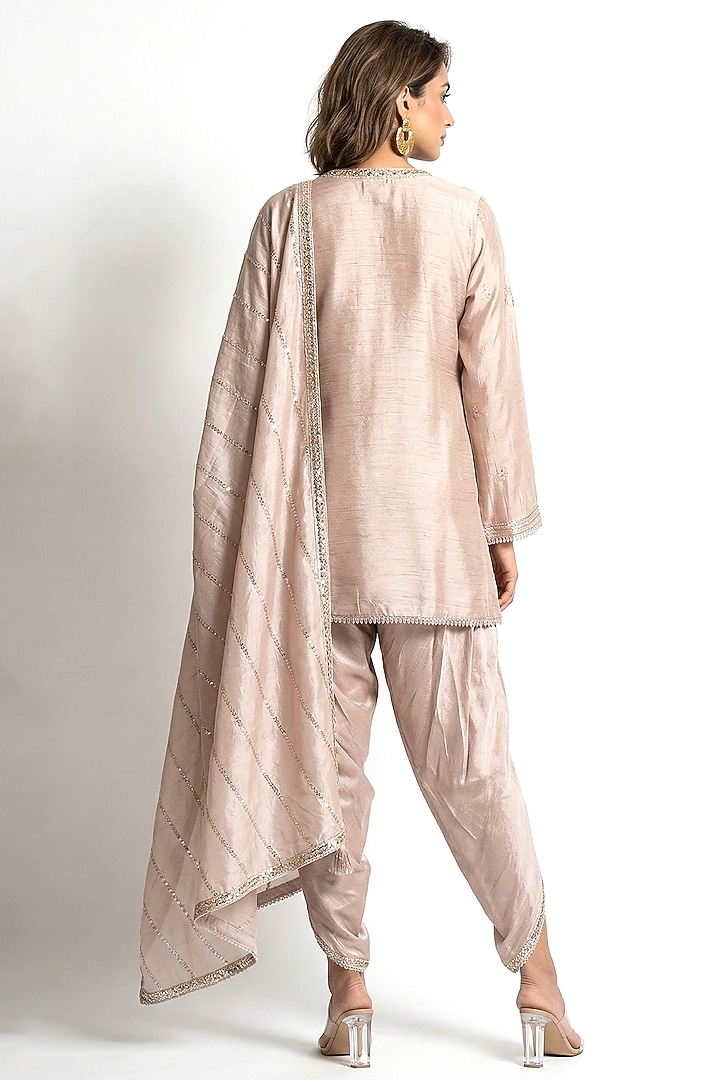 Beige Chanderi Kurta Set by Basanti - Kapde aur Koffee at Pernia's Pop Up Shop