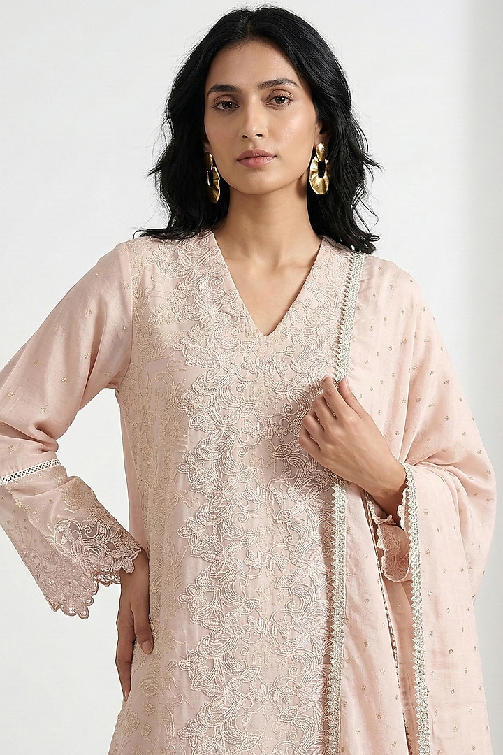 Peach Cotton Chanderi Sequins & Thread Embroidered Kurta Set by Basanti - Kapde aur Koffee at Pernia's Pop Up Shop