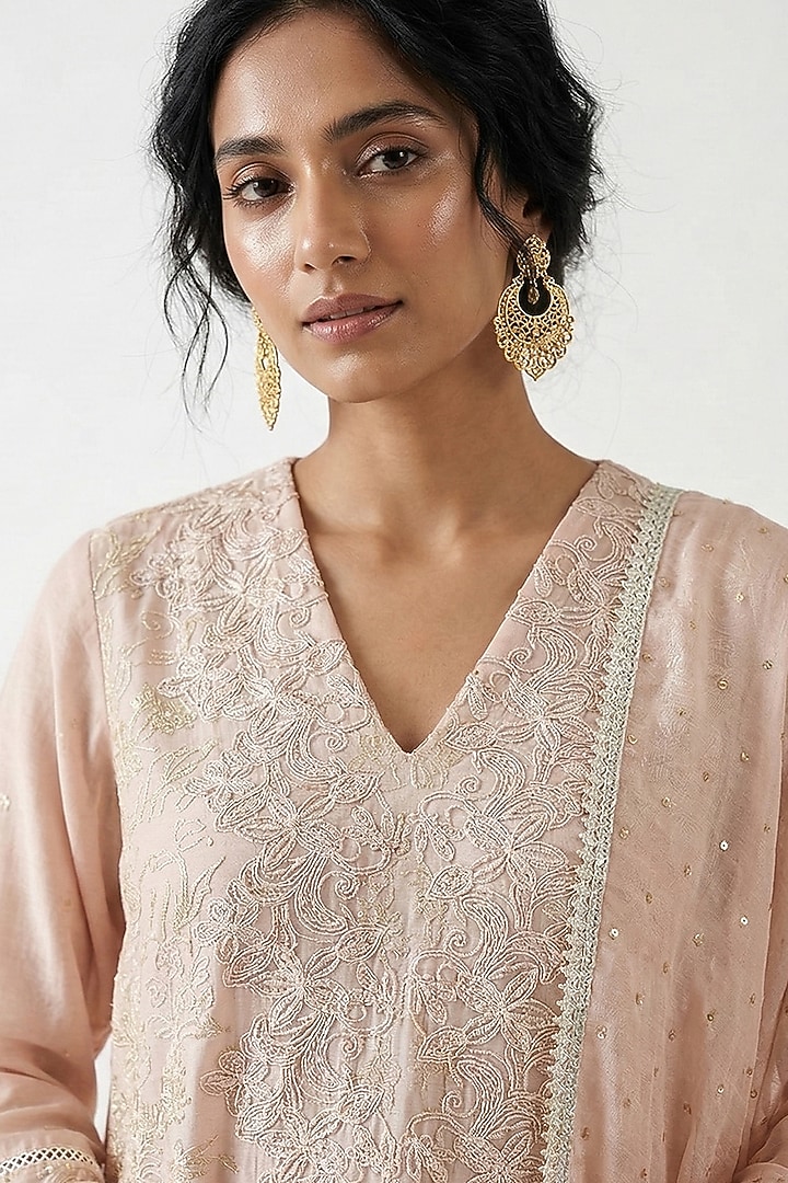 Peach Cotton Chanderi Sequins & Thread Embroidered Kurta Set by Basanti - Kapde aur Koffee at Pernia's Pop Up Shop