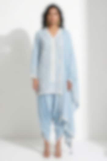 Blue Cotton Chanderi Thread Embroidered Kurta Set by Basanti - Kapde aur Koffee at Pernia's Pop Up Shop