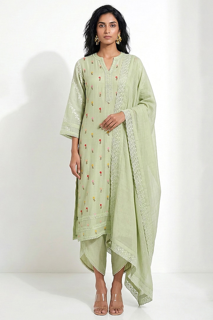 Green Cotton Chanderi Thread Embroidered Kurta Set by Basanti - Kapde aur Koffee at Pernia's Pop Up Shop