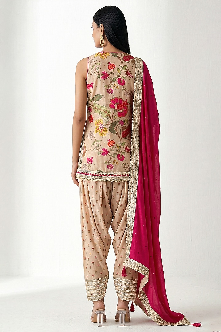 Pink Muslin & Organza Zari Embroidered Kurta Set by Basanti - Kapde aur Koffee at Pernia's Pop Up Shop
