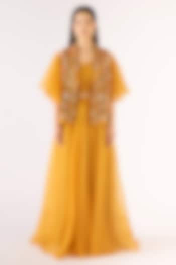 Yellow Organza Embroidered Cape Set by Basanti - Kapde aur Koffee at Pernia's Pop Up Shop