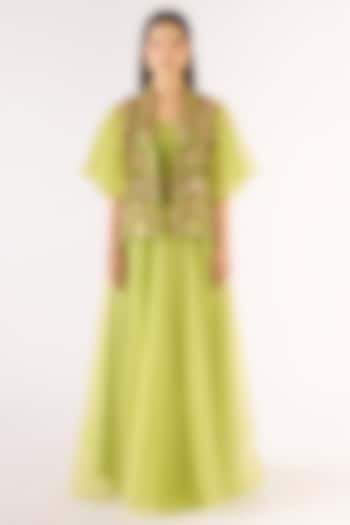 Pista Green Organza Embroidered Cape Set by Basanti - Kapde aur Koffee at Pernia's Pop Up Shop