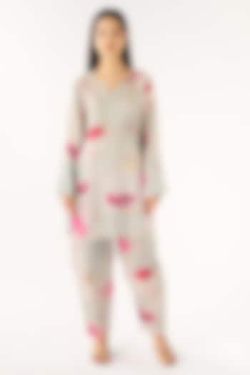 Powder Blue Muslin Printed Kurta Set by Basanti - Kapde aur Koffee at Pernia's Pop Up Shop