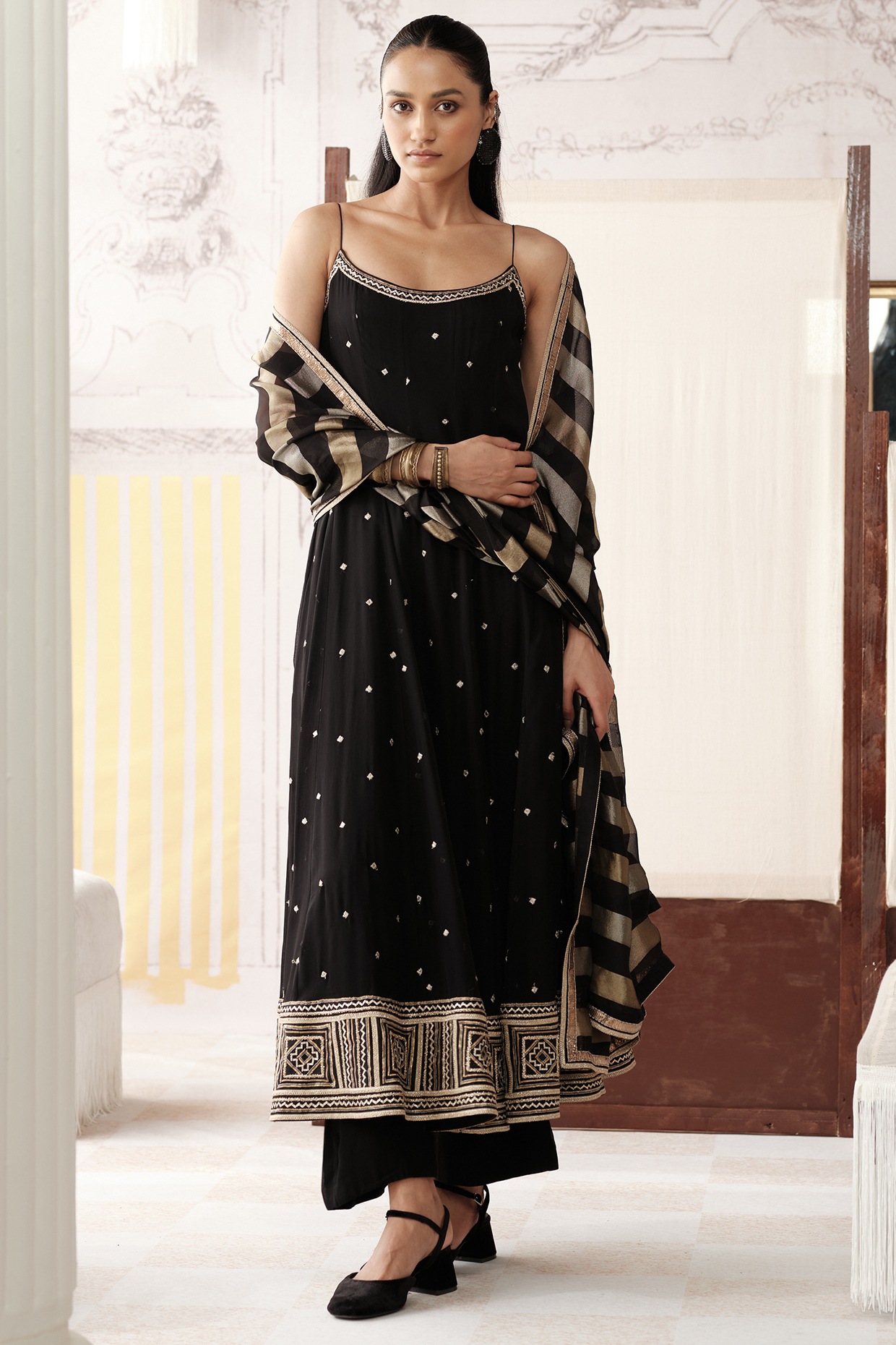 Basanti - Kapde aur Koffee Black Viscose Georgette Gota Lace Embroidered Anarkali Set