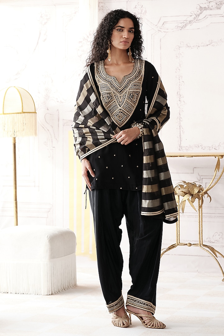 Black Viscose Georgette Gota Lace Embroidered Kurta Set by Basanti - Kapde aur Koffee at Pernia's Pop Up Shop