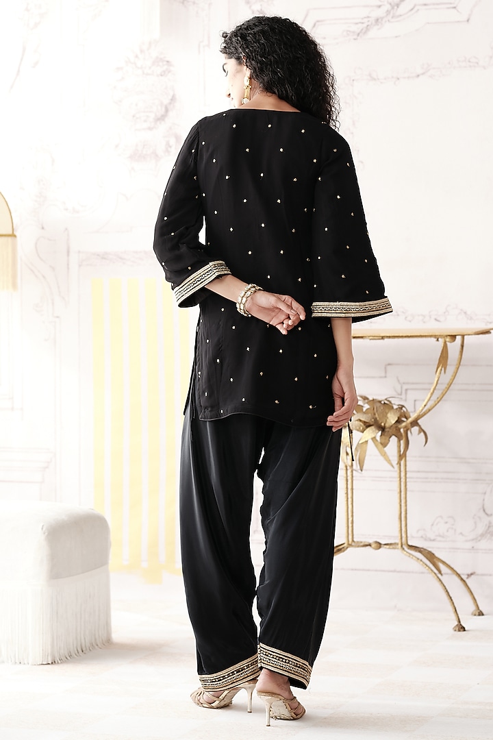 Black Viscose Georgette Gota Lace Embroidered Kurta Set by Basanti - Kapde aur Koffee at Pernia's Pop Up Shop
