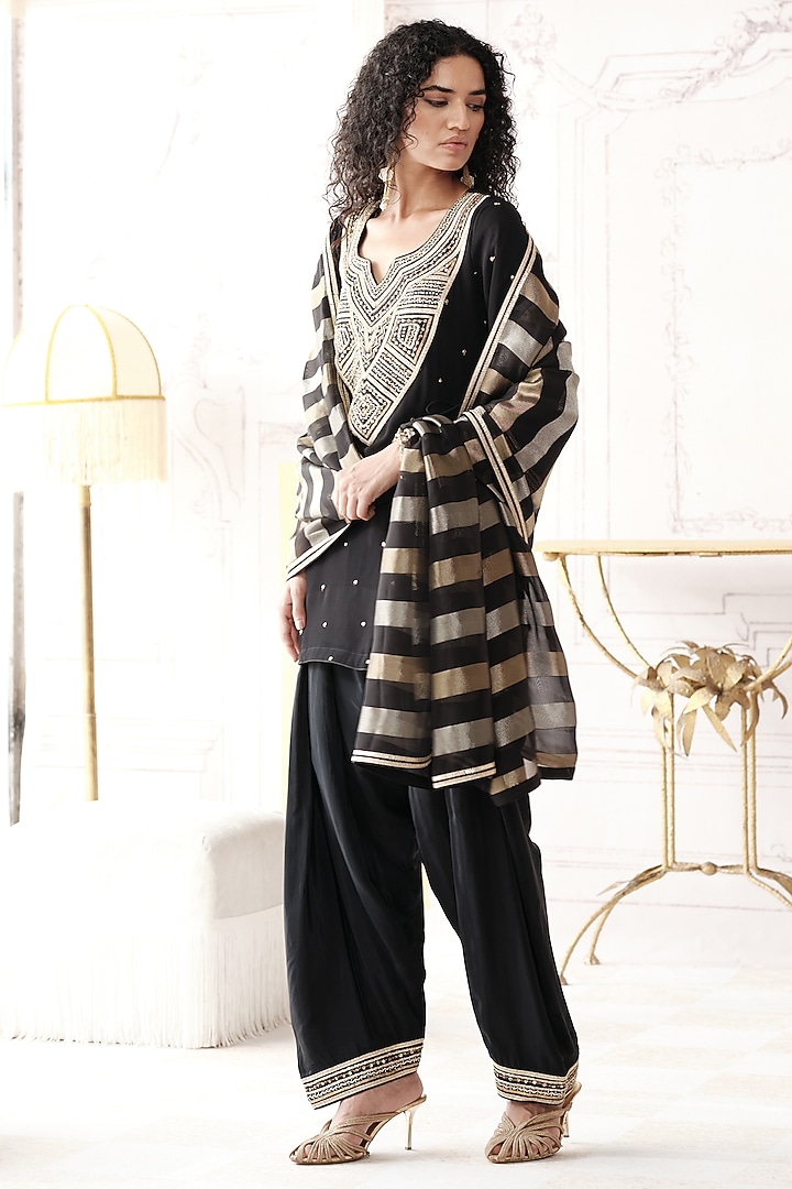 Black Viscose Georgette Gota Lace Embroidered Kurta Set by Basanti - Kapde aur Koffee at Pernia's Pop Up Shop
