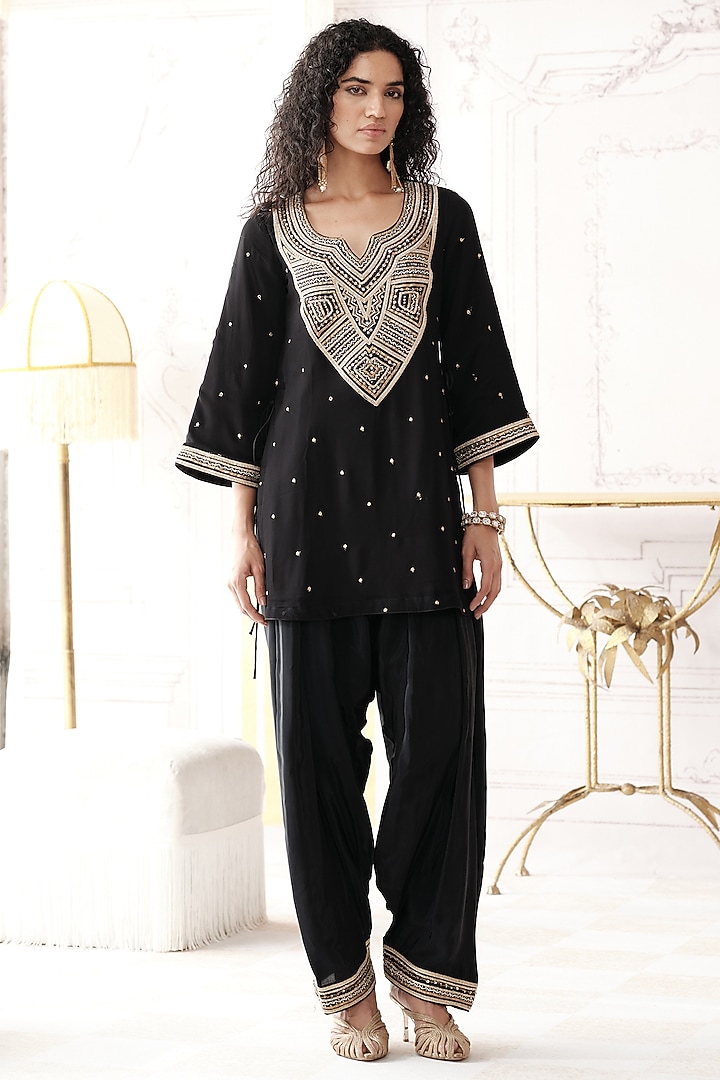 Black Viscose Georgette Gota Lace Embroidered Kurta Set by Basanti - Kapde aur Koffee at Pernia's Pop Up Shop