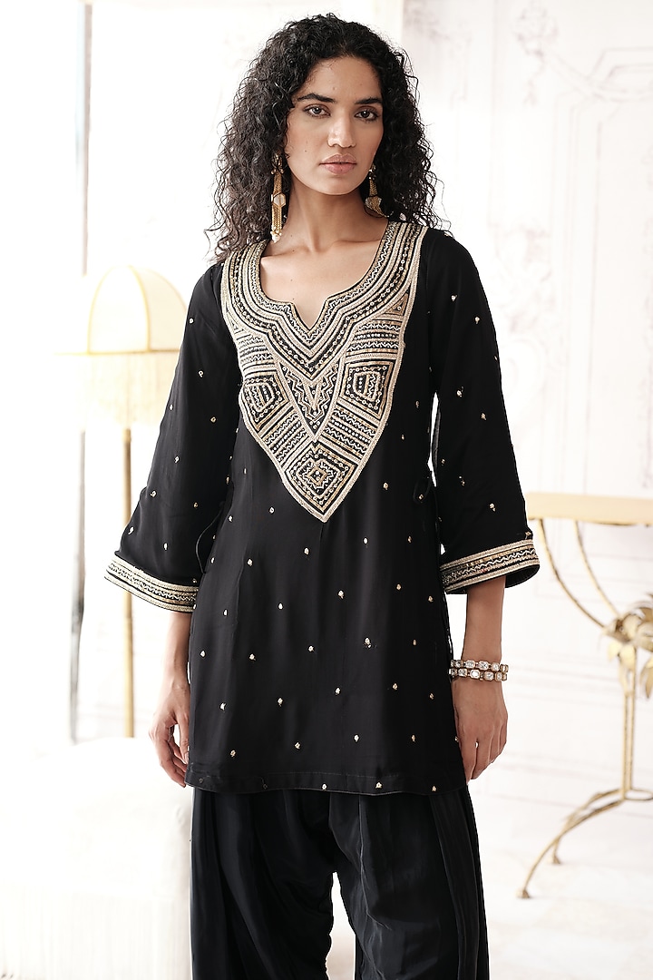 Black Viscose Georgette Gota Lace Embroidered Kurta Set by Basanti - Kapde aur Koffee at Pernia's Pop Up Shop
