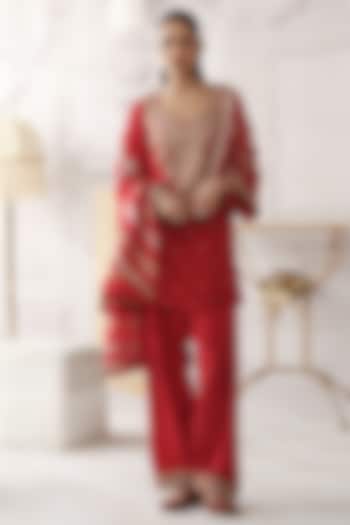 Red Viscose Georgette Gota Lace Embroidered Kurta Set by Basanti - Kapde aur Koffee at Pernia's Pop Up Shop
