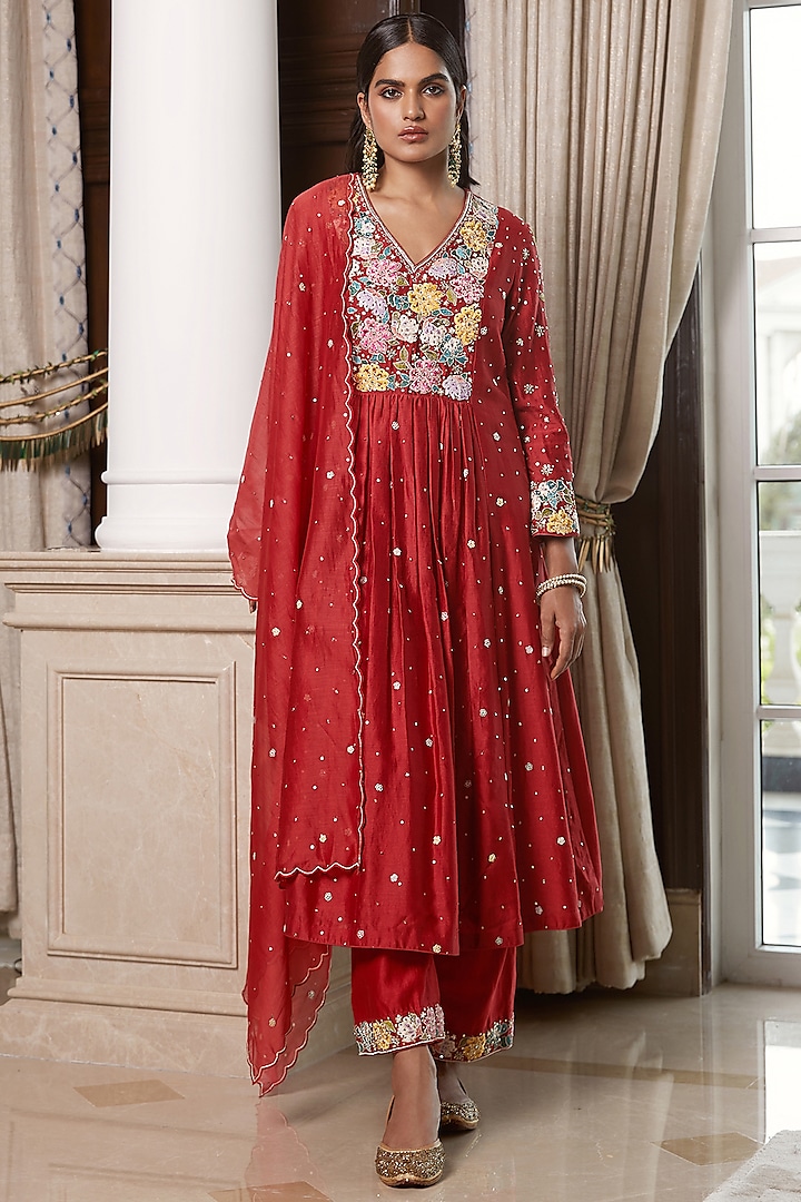 Red Chanderi Mirror & Sequins Embroidered Kurta Set by Basanti - Kapde aur Koffee at Pernia's Pop Up Shop