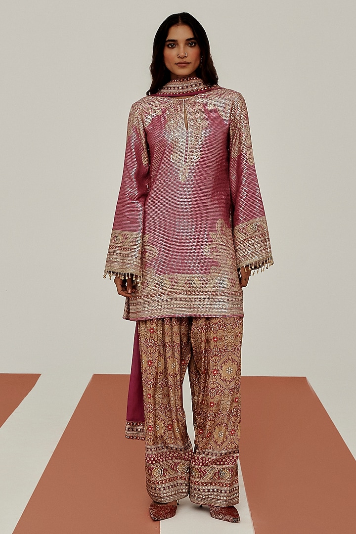 Pink Sequins Printed Kurta Set by Basanti - Kapde aur Koffee at Pernia's Pop Up Shop