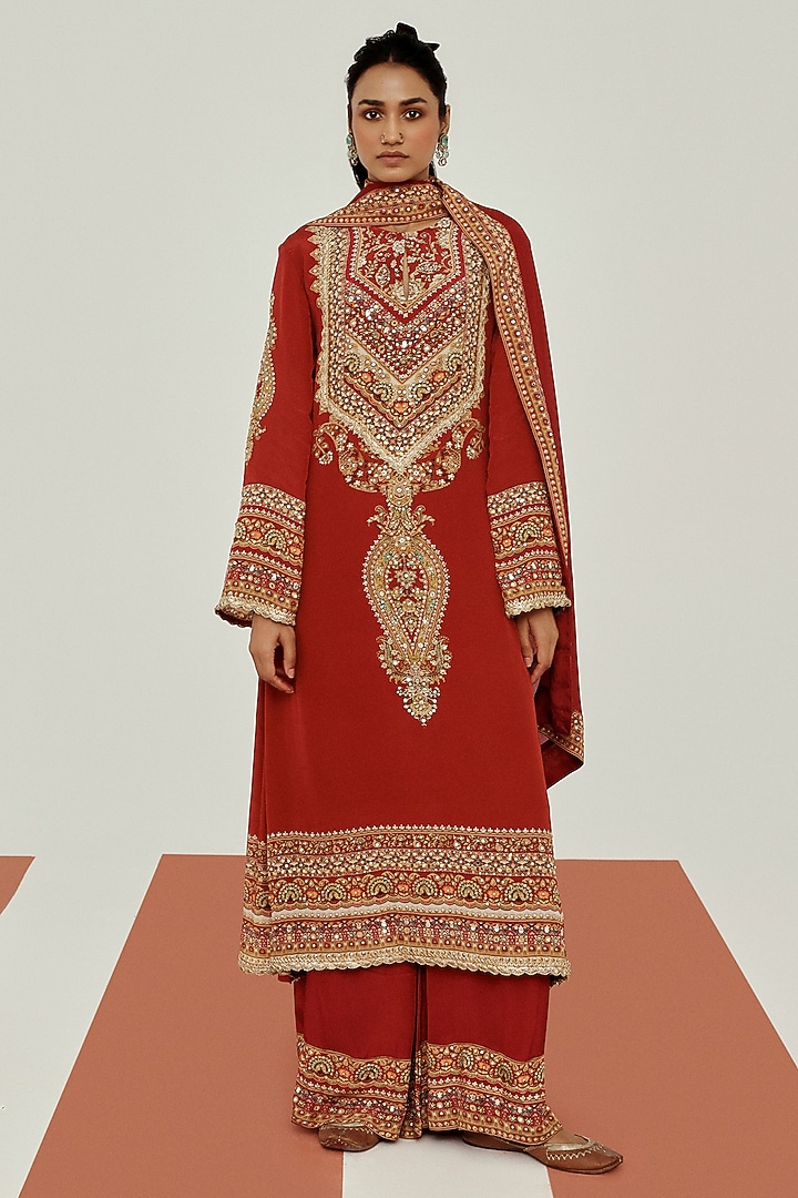 Red Crepe Mirror Embroidered Kurta Set by Basanti - Kapde aur Koffee at Pernia's Pop Up Shop