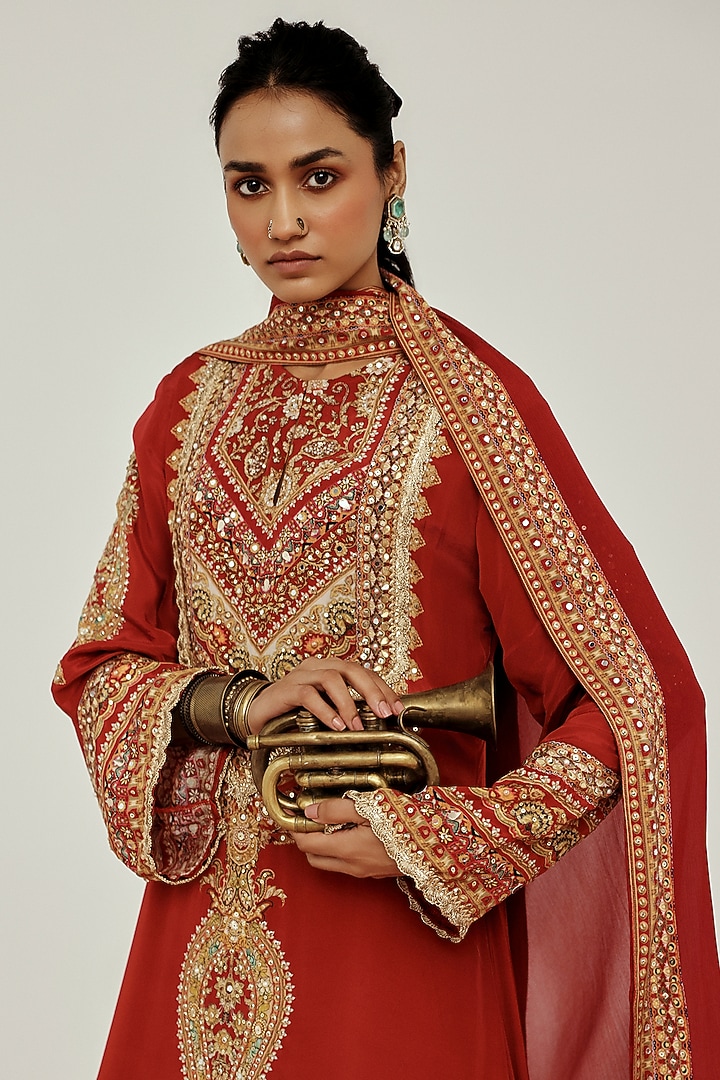Red Crepe Mirror Embroidered Kurta Set by Basanti - Kapde aur Koffee at Pernia's Pop Up Shop