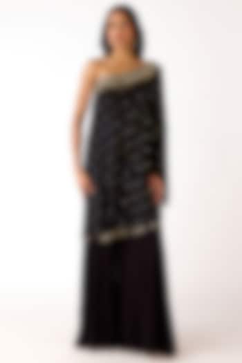 Black Mukaish Georgette Mirror Embroidered Cape Set by Basanti - Kapde aur Koffee at Pernia's Pop Up Shop