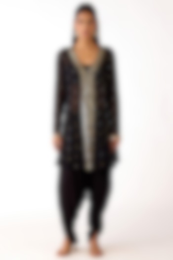 Black Mukaish Georgette Mirror Embroidered Kurta Set by Basanti - Kapde aur Koffee at Pernia's Pop Up Shop