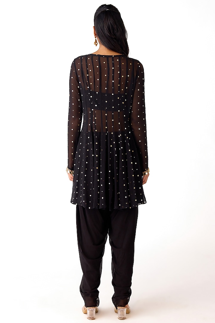 Black Mukaish Georgette Mirror Embroidered Kurta Set by Basanti - Kapde aur Koffee at Pernia's Pop Up Shop