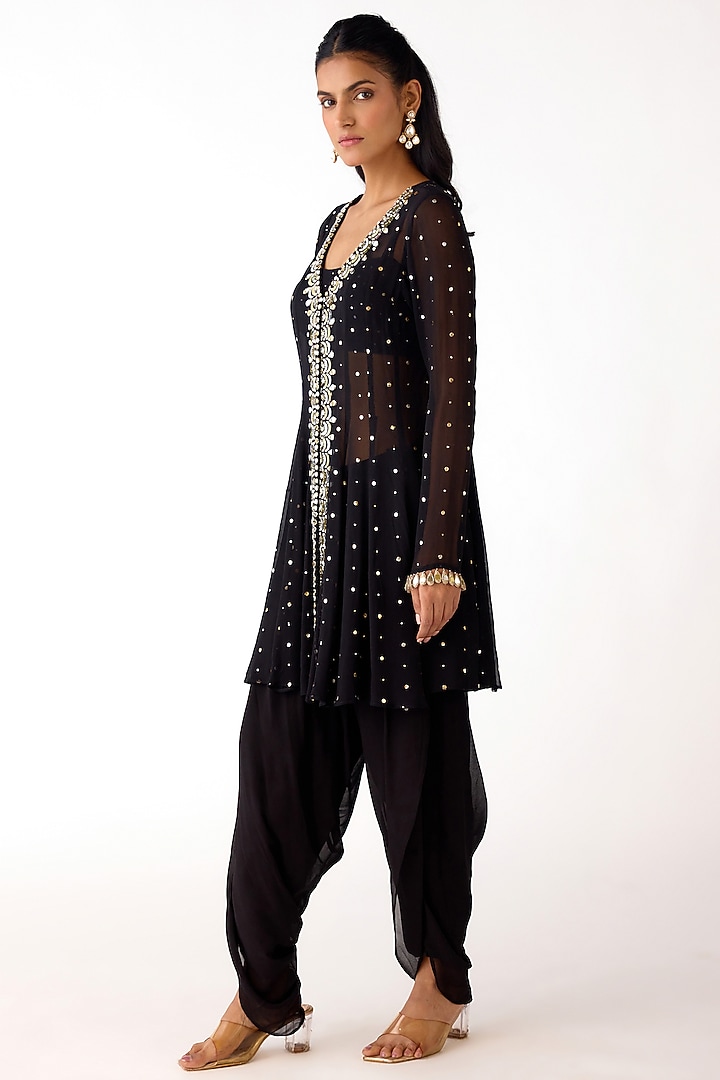 Black Mukaish Georgette Mirror Embroidered Kurta Set by Basanti - Kapde aur Koffee at Pernia's Pop Up Shop