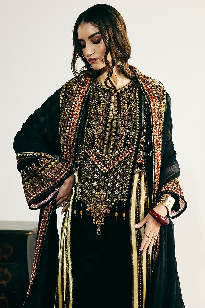 Black Velvet Sequins Embroidered Kurta Set by Basanti - Kapde aur Koffee at Pernia's Pop Up Shop
