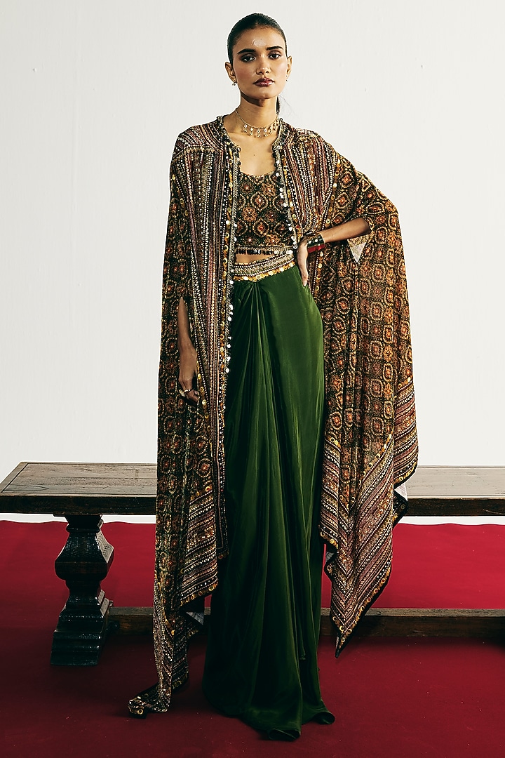 Kapde Green Velvet Mirror Embroidered Cape Set by Basanti - Kapde aur Koffee ...