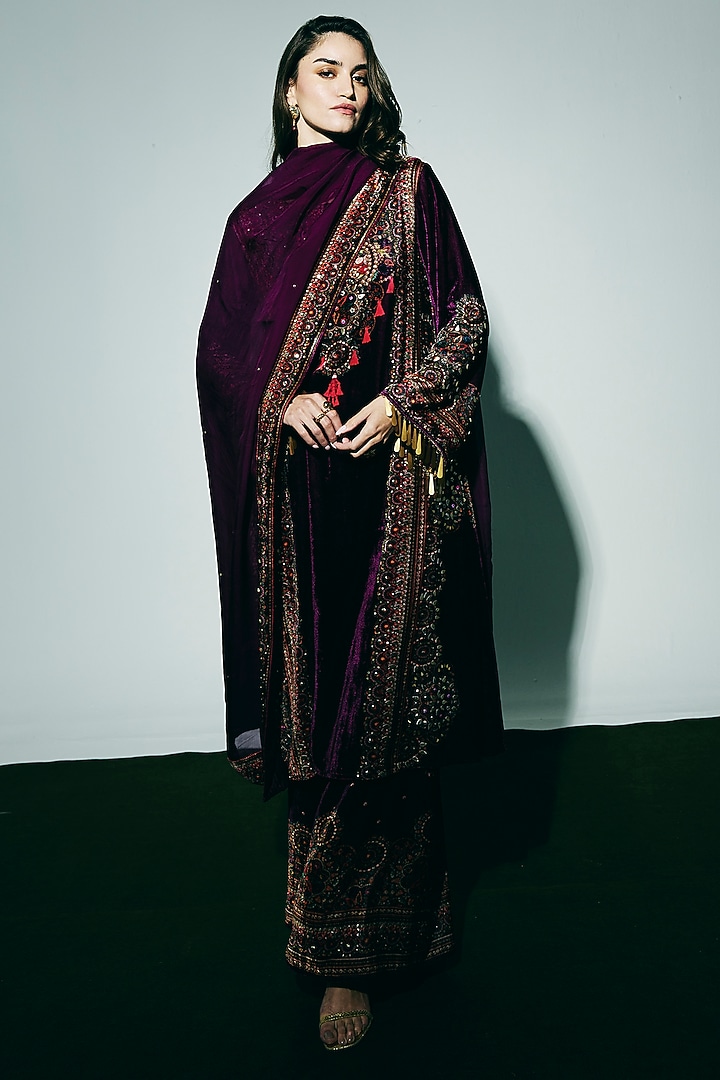 Purple Velvet Mirror Embroidered Kurta Set by Basanti - Kapde aur Koffee at Pernia's Pop Up Shop