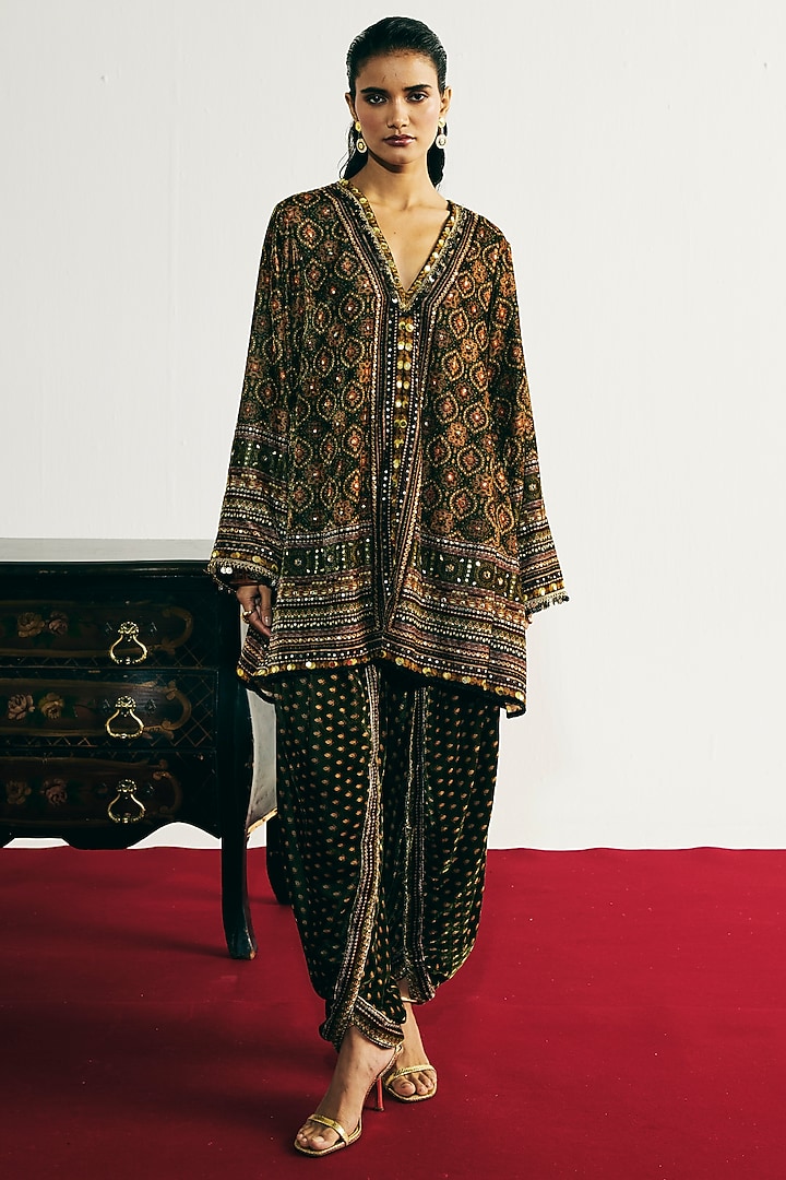 Green Velvet Mirror Embroidered Tunic Set by Basanti - Kapde aur Koffee at Pernia's Pop Up Shop