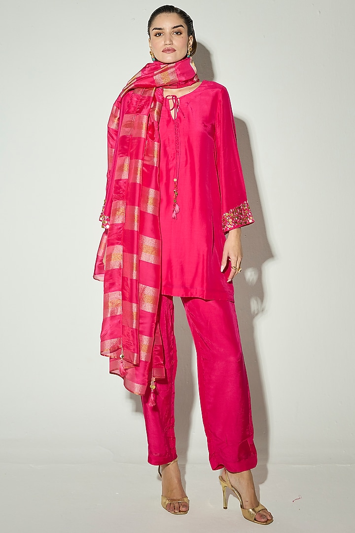 Rani Pink Bamberg Silk Coin Embellished Kurta Set by Basanti - Kapde aur Koffee at Pernia's Pop Up Shop