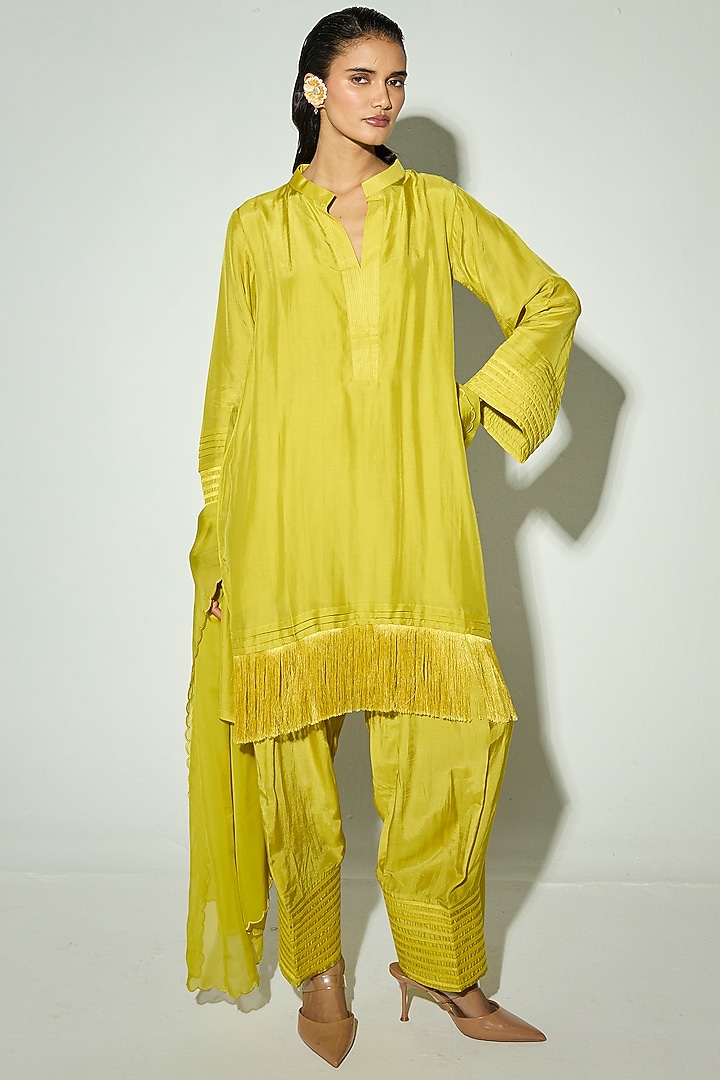 Green Bamberg Silk Thread Embroidered Kurta Set by Basanti - Kapde aur Koffee at Pernia's Pop Up Shop