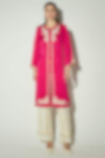 Rani Pink Satin Thread Embroidered Kurta Set by Basanti - Kapde aur Koffee at Pernia's Pop Up Shop