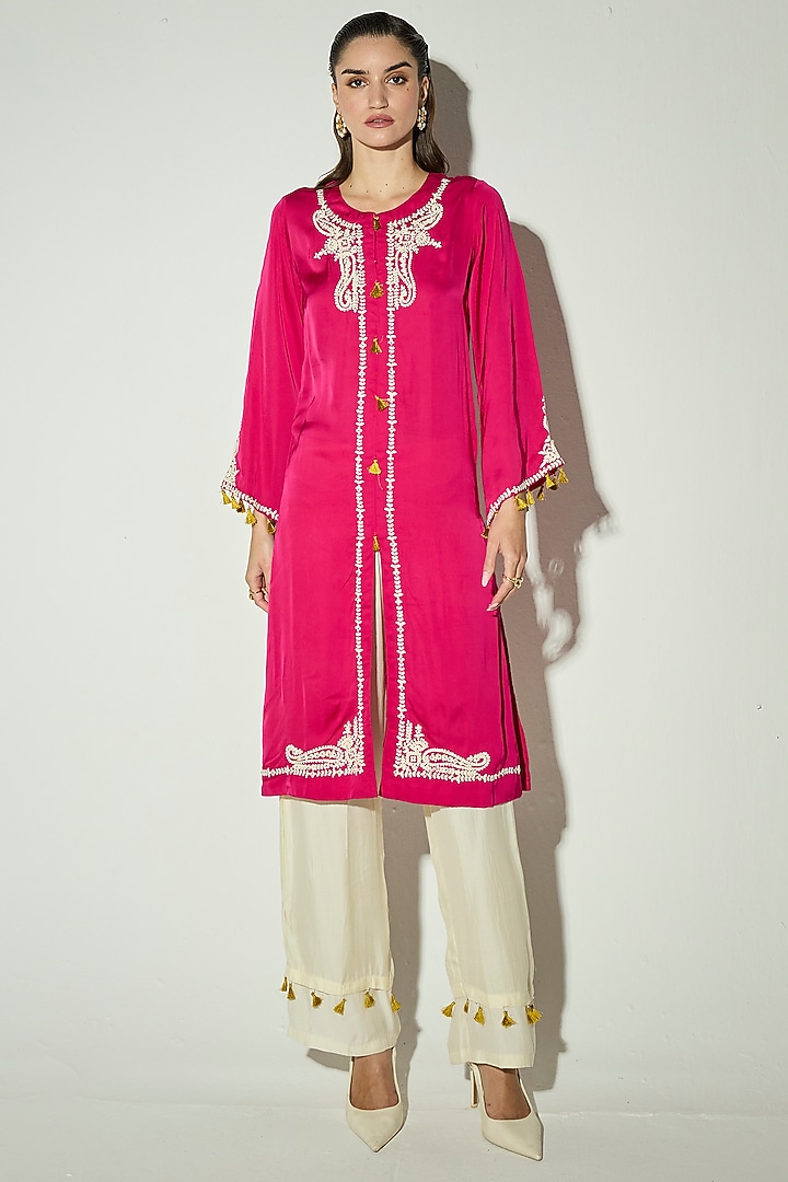 Rani Pink Satin Thread Embroidered Kurta Set by Basanti - Kapde aur Koffee at Pernia's Pop Up Shop