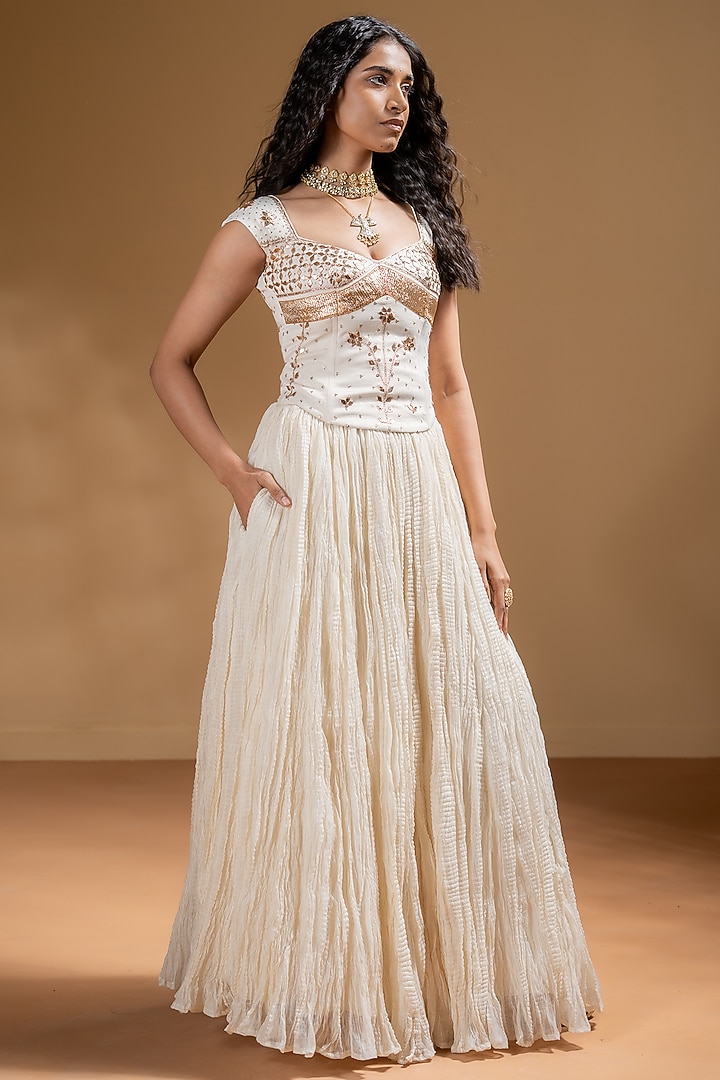 Off-White Chanderi Wrinkled Skirt Set by Baise Gaba at Pernia's Pop Up Shop