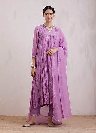 Mauve Hand Embroidered Kurta Set by Barahmasi