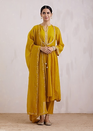 Mustard Hand Embroidered Kurta Set by Barahmasi