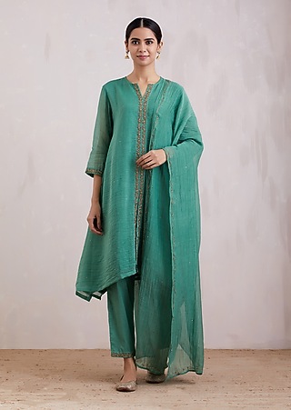 Green Hand Embroidered Kurta Set by Barahmasi