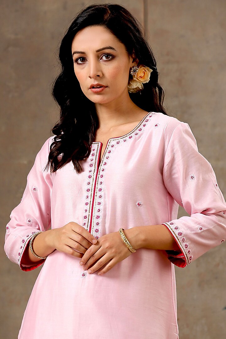 Pink Handloom Chanderi Silk Resham Embroidered Kurta Set by Bbaawri at Pernia's Pop Up Shop