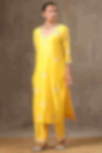 Yellow Handloom Chanderi Silk Resham Embroidered Kurta Set by Bbaawri at Pernia's Pop Up Shop