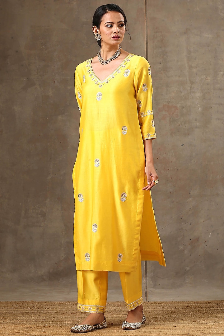 Yellow Handloom Chanderi Silk Resham Embroidered Kurta Set by Bbaawri at Pernia's Pop Up Shop