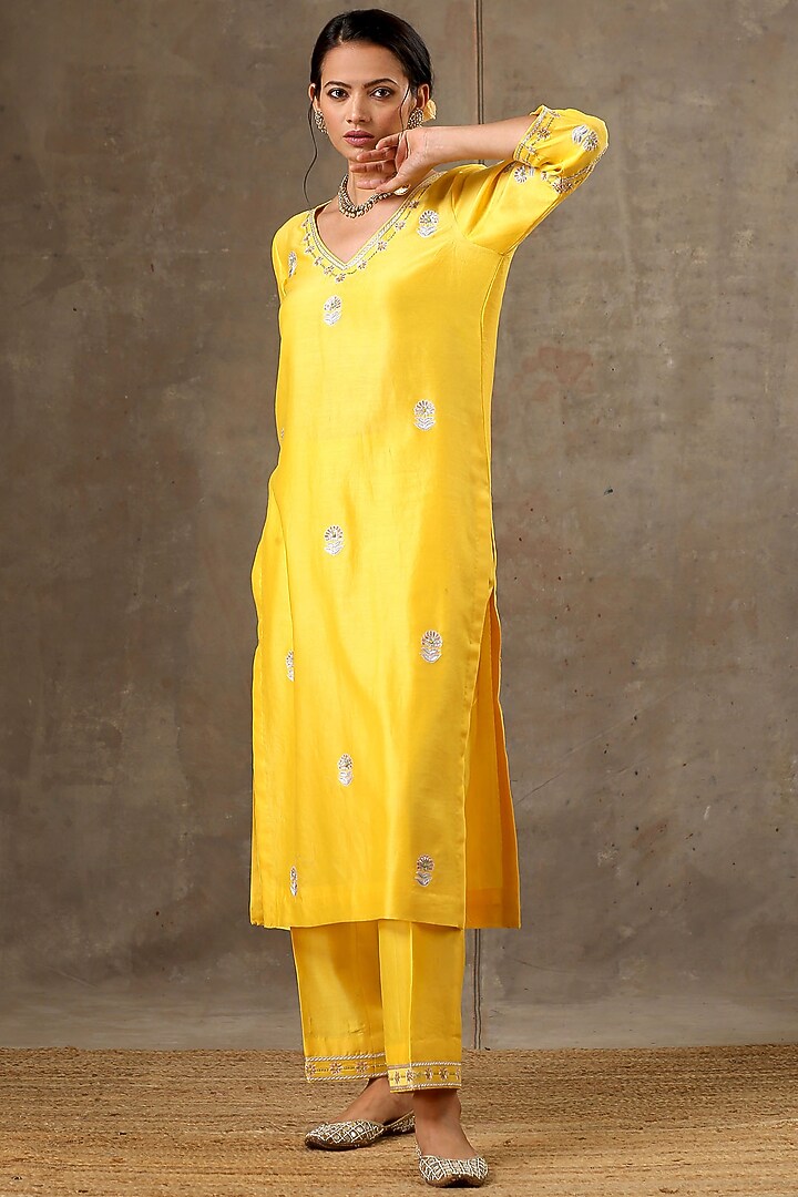 Yellow Handloom Chanderi Silk Resham Embroidered Kurta Set by Bbaawri at Pernia's Pop Up Shop