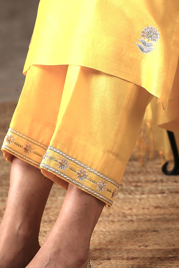 Yellow Handloom Chanderi Silk Resham Embroidered Kurta Set by Bbaawri at Pernia's Pop Up Shop