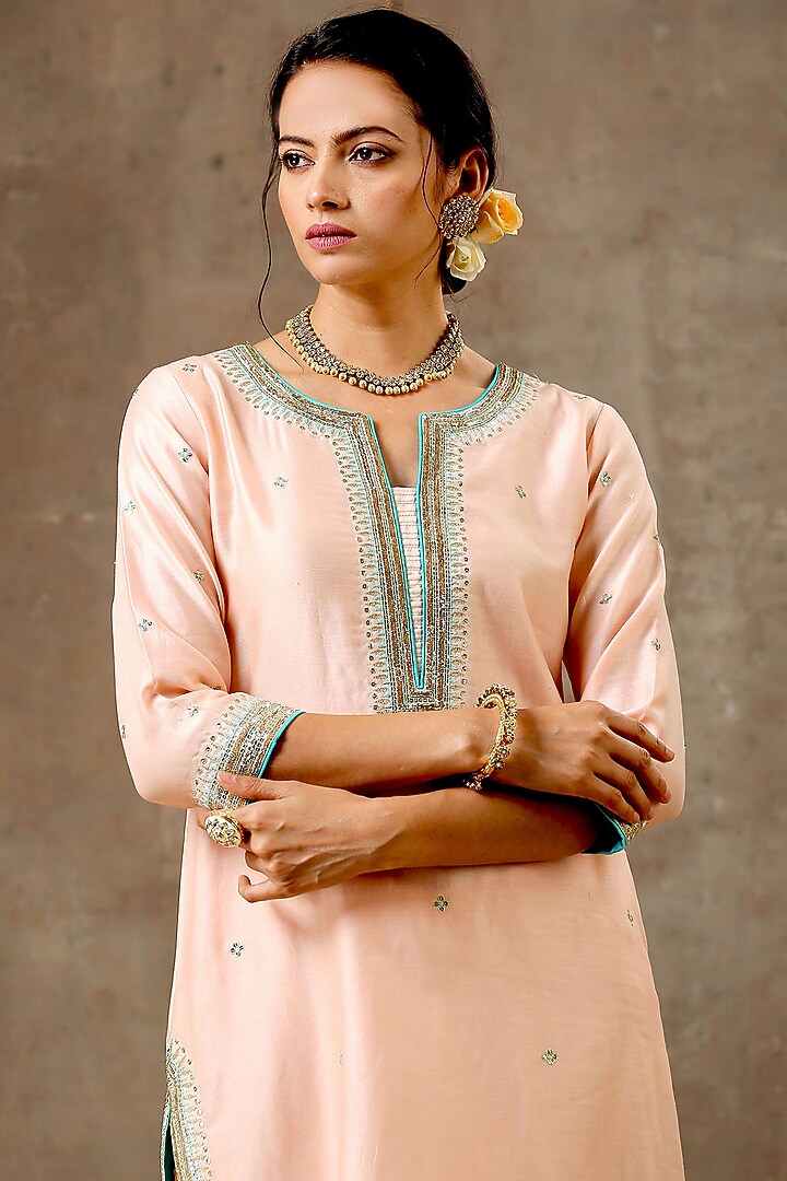 Peach Handloom Chanderi Silk Resham Embroidered Kurta Set by Bbaawri at Pernia's Pop Up Shop