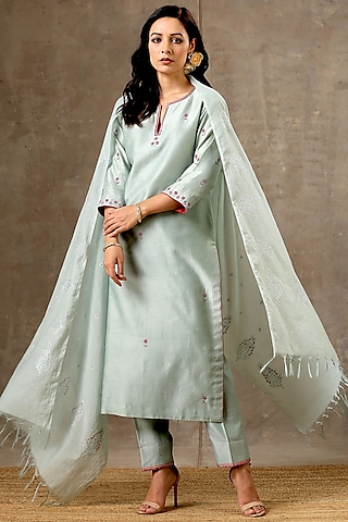 Green Handloom Chanderi Silk Resham Embroidered Kurta Set by Bbaawri