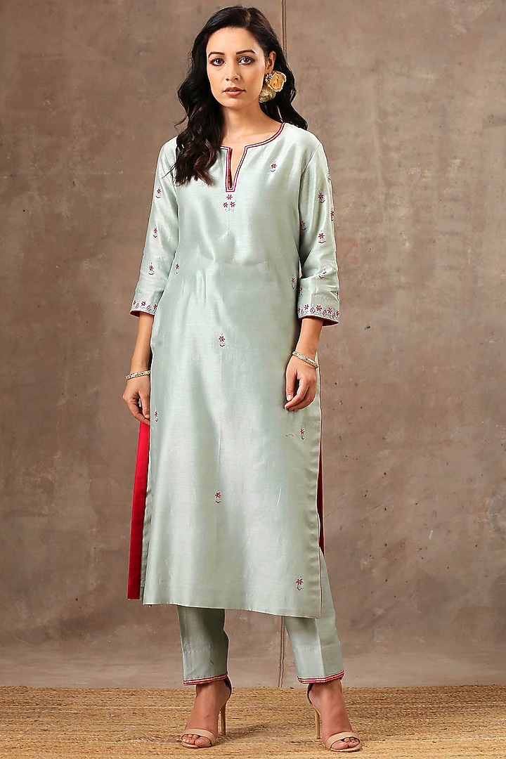Green Handloom Chanderi Silk Resham Embroidered Kurta Set by Bbaawri at Pernia's Pop Up Shop