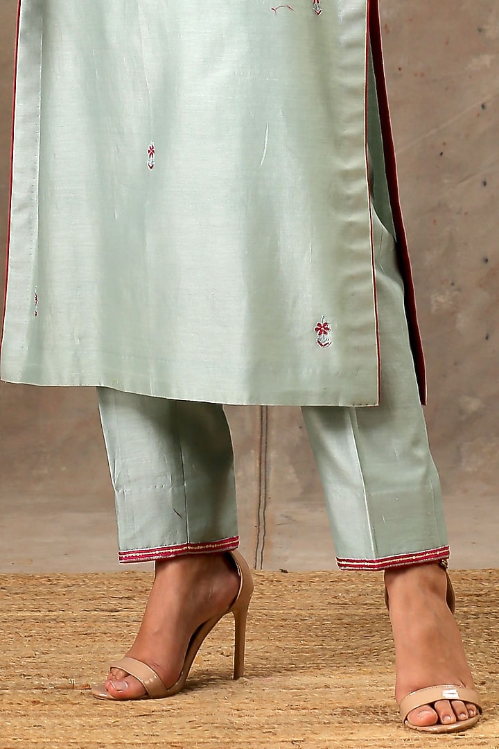 Green Handloom Chanderi Silk Resham Embroidered Kurta Set by Bbaawri at Pernia's Pop Up Shop