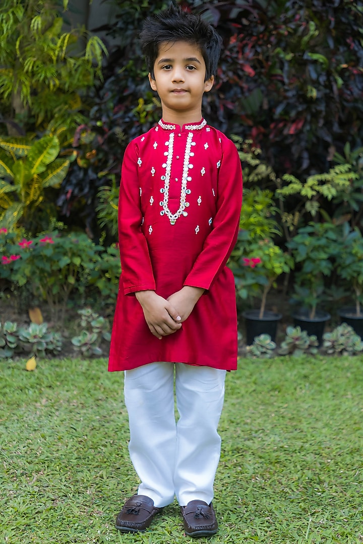 Red Chanderi Mirror Hand Embroidered Kurta Set For Boys by Ba Ba Baby clothing co.