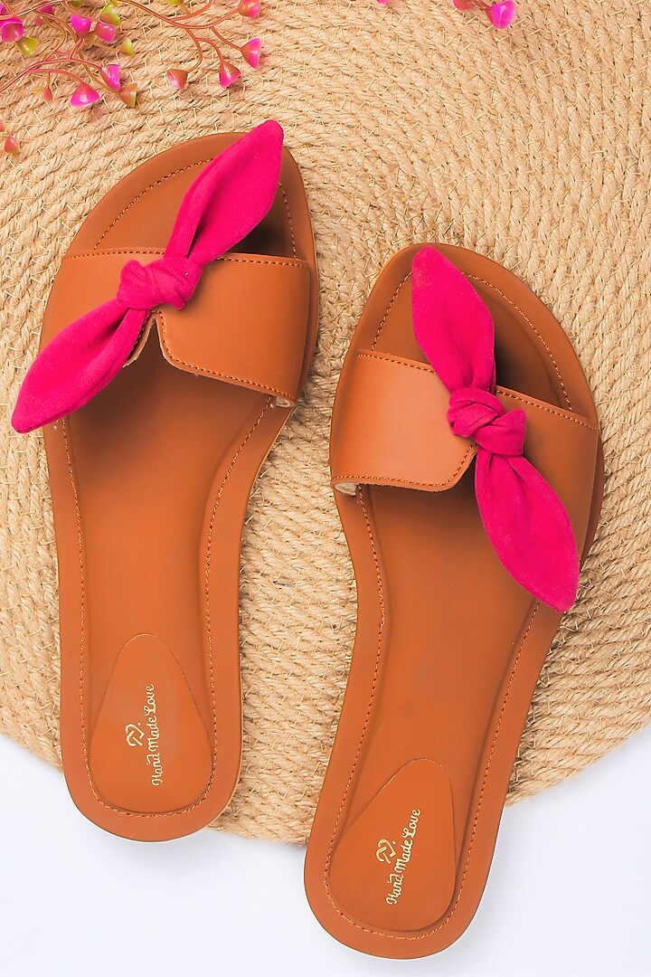 Tan Flat Sliders With Hot Pink Bow by Bombay Brown